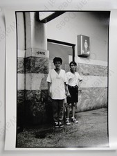 Women outside baños - women,