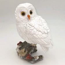 Schnee Eule auf Ast aus