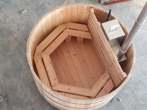 Holzbadezuber mit innenofen - holzbadezuber,