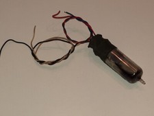 EM80 (magischer Fächer) mit Sockel aus Tonfunk Violetta W 360 E - Röhrenradio