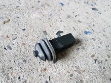 BMW 5er F10 F11 Anschlagpuffer mit Auswerfer Tankklappe 8228939