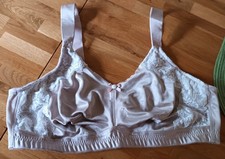 Eleganter BH Von bpc Selection Gr. 105 C in Nude, mit Spitze, ohne Bügel, Neu