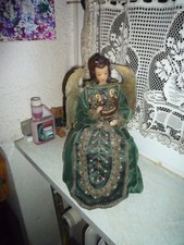 Figur Sitzender Engel mit