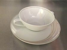 1 Hutschenreuther Maxim`s de Paris en vogue Suppentasse und Untertasse