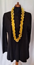 Schwarze, figurschmeichelnde