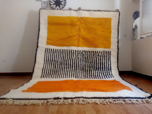 Moderner marokkanischer berber - moderner,