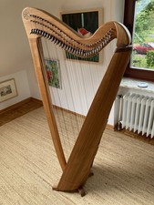 Hakenharfe Beryll Glissando Walnuss massiv mit Zubehör  