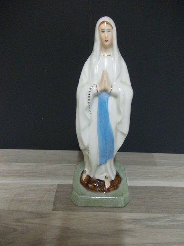 Betende mutter maria - betende,