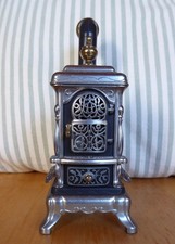 Bodo Hennig, Puppenhaus, wunderschöner Salonofen, Ofen, Gußeisenofen, beheizbar