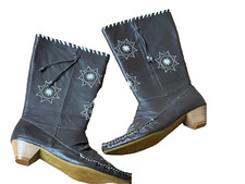 Pocahontas Stiefel taupe Leder gefüttert Baumwolle bestickt Sterne handgenäht 39