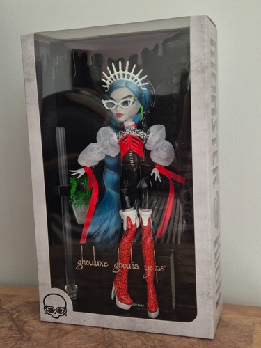 Monster high collectors - monster,