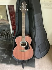Takamine GX11ME Taka-Mini Reise 3/4 Elektro-Akustik-Gitarre mit Koffer, natur