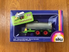 Siku 2252 Dungstreuer Vakum-Faßwagen 1:32 verpackt mit etwas Schaden