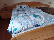 Doppelbett aus gebeizten