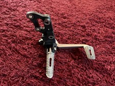 Fußrastenanlage Rechts Triumph Speed Triple 1050 515 NV 11 -15 mit Bremshebel