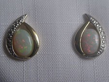 edle Opal Ohrstecker mit Gold