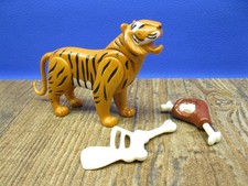 Tiger mit Fleisch/Knochen