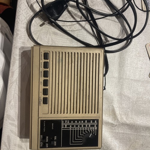 Vintage radio und uhr hz - vintage,