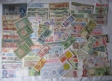 Sammlung mit 100 Banknoten aus