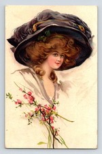 Glamour: Frau mit großem Hut