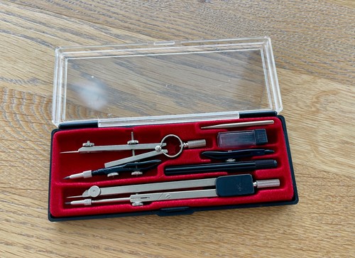 Zirkelkasten mit zwei zirkeln - mit,