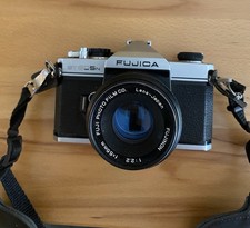 Analoge Spiegelreflexkamera Der Marke Fujica mit Zwei Objektiven Gebraucht