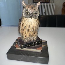 Wiener Bronze -Eule auf Bücher- B.2.1