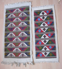 2 kleine alte Webteppiche