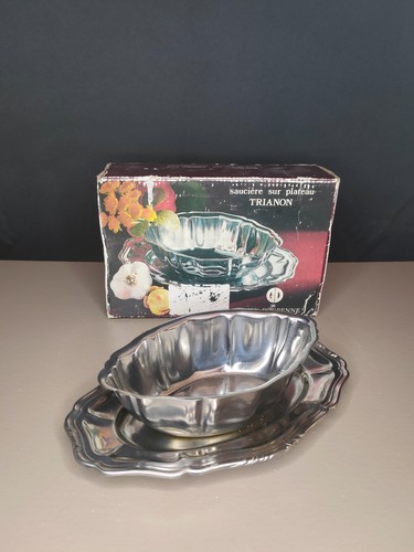 Sauciere auf tablett trianon - sauciere,