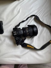 Nikon D5600 Kamera + AF-S 24-85mm VR, Speicherkarte, Tasche - Zubehörpaket