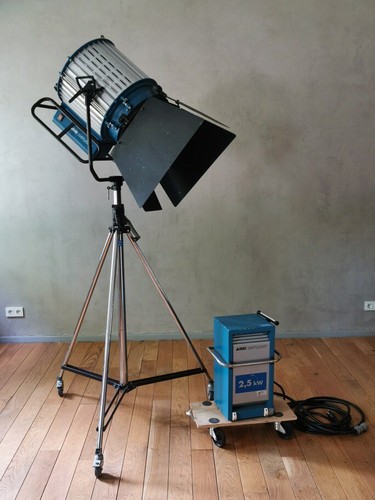 Arri daylight compact 2500 - arri,