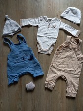 6 teiliges Set für Baby Junge Latzhose, Body,  2 Mützen, Söckchen Gr. 56