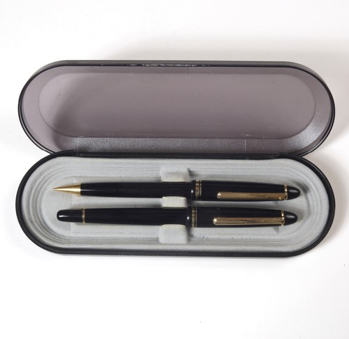 Füllfederhalter und bleistift - und,
