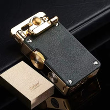 Chief Benzinfeuerzeug schwarz gold Leder bezogen   Feuerzeug Sturmfeuerzeug