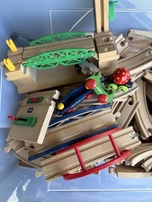 Brio Eisenbahn Set - Schienen, Züge, Brücken, Figuren