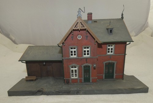 Gebäude bahnhof - gebäude, /