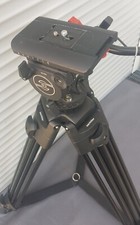 SACHTLER Studio Cine DV8 Stativsystem mit Fluid-Kopf und Steuer-Schwenkarm