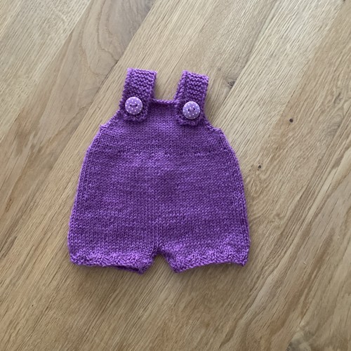 Handgestrickte kleidung - handgestrickte, f