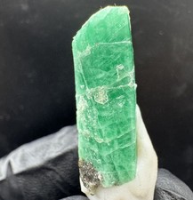 Hexagonaler Smaragd! Grüner