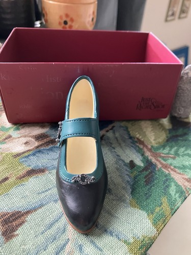 Just the right - just, shoes