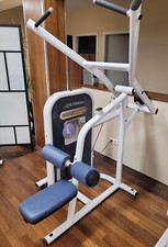 6 - teiliger Kraft Gerätezirkel  LIFE FITNESS CIRCUIT mobil mit Transportrollen