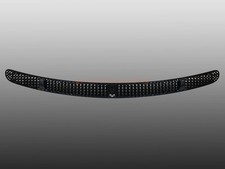 Lüftungsgitter auf Motorhaube