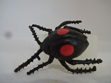 Verschiedene Tierfiguren / Spinne mit 2 rote Punkte - 45 mm lang