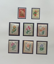 Briefmarken Motive Pflanzen 37 verschiedene Blumen Orchideen gestempelt / postfr