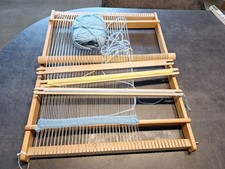 Großer Holz Schulwebrahmen 42x44cm mit 3 Schiffchen. Holz. 