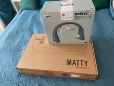 Wickeltisch mit Bogen zum Anbringen von Spielzeug