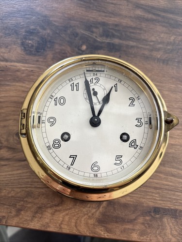 Glasenuhr des herstellers - glasenuhr,