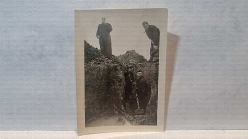 Ausheben schützengraben - ausheben,