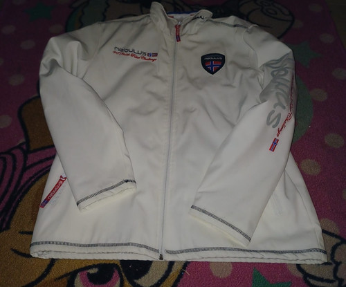 Eine ungetragene jacke von - ungetragene,