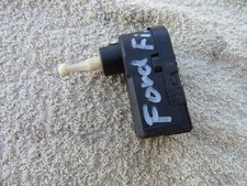 Ford Fiesta MK 4 IV  Stellmotor Scheinwerfer LWR 97BG13K198AA Bosch 0307853301